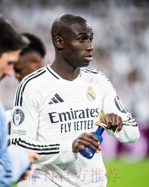 门迪皇马生涯共28次联赛首发 球队取23胜5平战绩 门迪皇马生涯共28次联赛首发 球队取23胜5平战绩